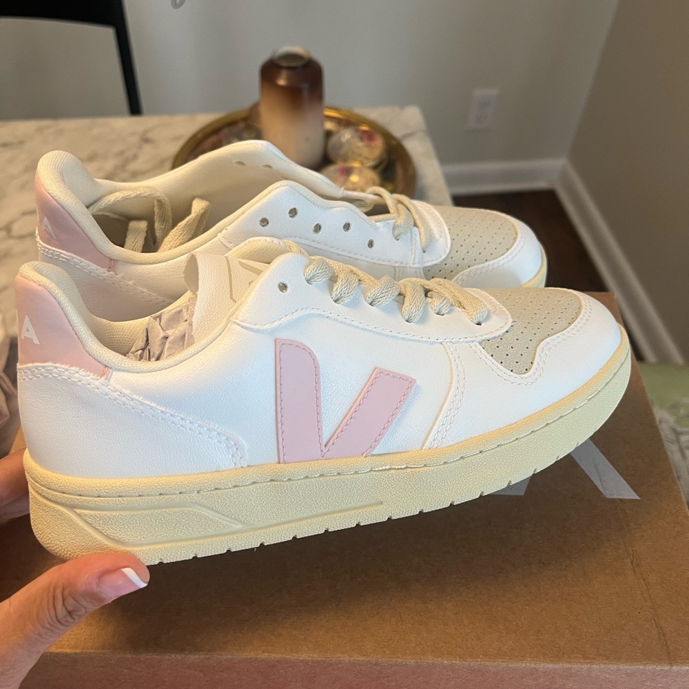 Veja Women's V10 White and Pink (petal)  Sneakers Brand new in box size 37